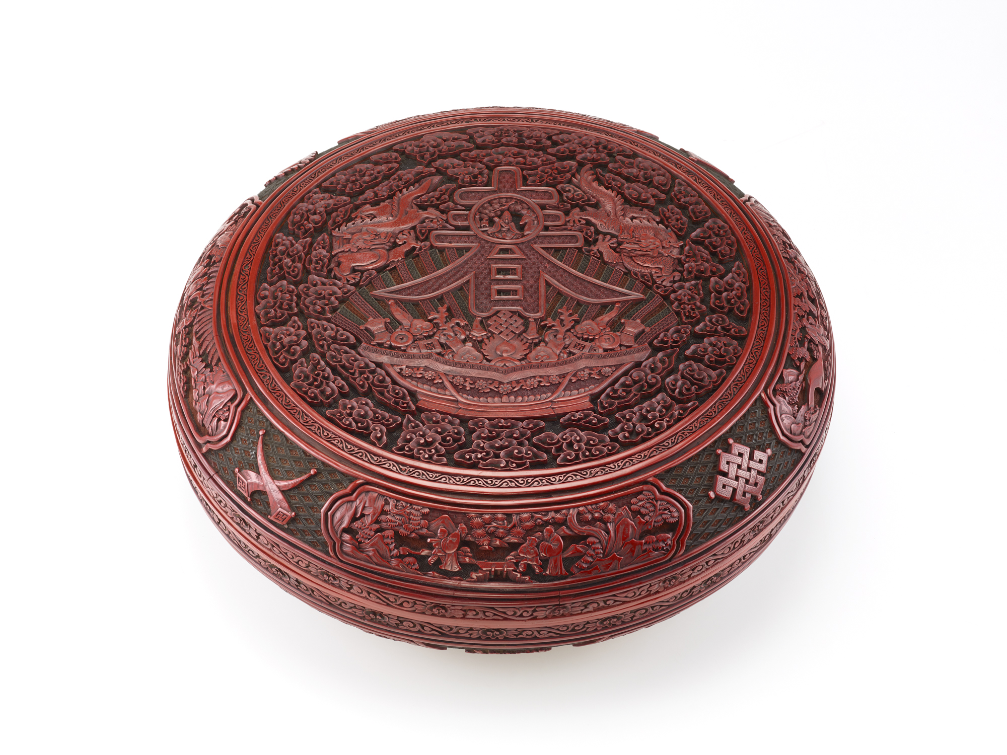 round lacquered box